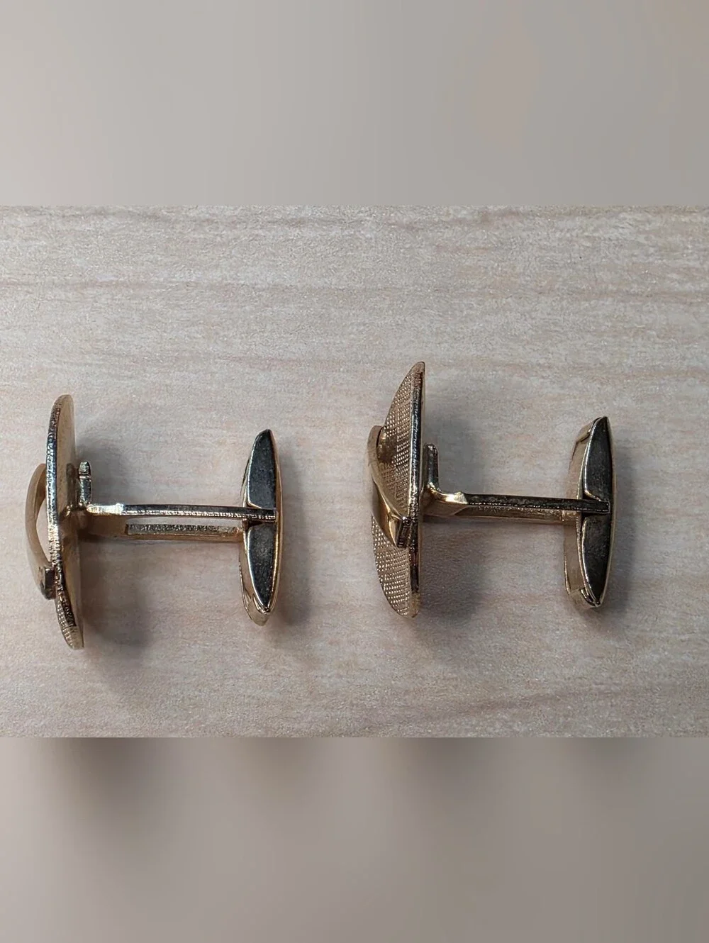 Vintage Gold Tone Oval Textured Cufflinks Mid Century Modern Geometric